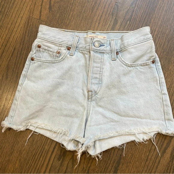 Levi’s Premium Wedgie Short size 25 in Awesome Street - Picture 2 of 9